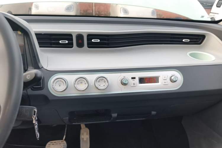 Used Wuling Hongguang MINIEV 2021 Macaron Fashion Model Lithium Iron Phosphate Audio And AC Panel