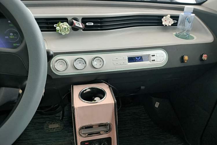 Used Wuling Hongguang MINIEV 2021 Macaron Fashion Model Lithium Iron Phosphate Audio And AC Panel