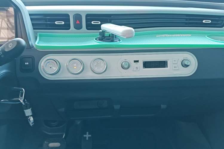 Used Wuling Hongguang MINIEV 2021 Macaron Fashion Edition Lithium-Ion Battery Audio And AC Panel