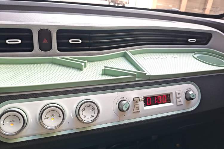 Used Wuling Hongguang MINIEV 2021 Macaron Premium Model – Lithium Iron Phosphate Audio And AC Panel