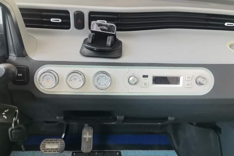 Used Wuling Hongguang MINIEV 2021 Macaron Premium Model – Lithium Iron Phosphate Audio And AC Panel