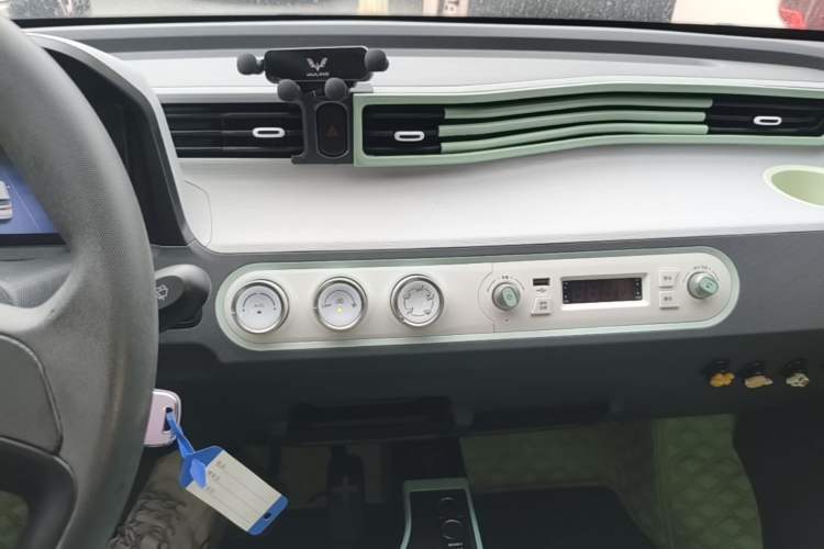Used Wuling Hongguang MINIEV 2021 Macaron Premium Model – Lithium Iron Phosphate Audio And AC Panel