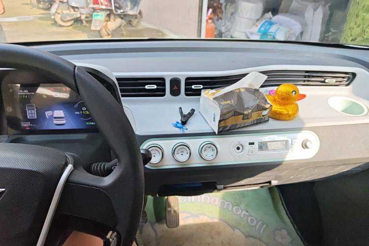 Used Wuling Hongguang MINIEV 2021 Macaron Sandwich Model 170 km Lithium Ternary Audio And AC Panel