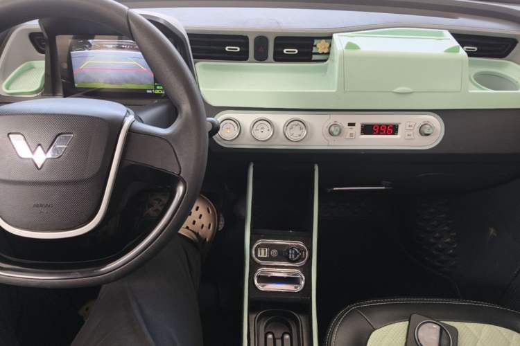 Used Wuling Hongguang MINIEV 2021 Macaron Sandwich Model 170 km Lithium Iron Phosphate Audio And AC Panel