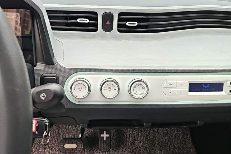 Used Wuling Hongguang MINIEV 2021 Macaron Premium Model – Lithium Iron Phosphate Audio And AC Panel