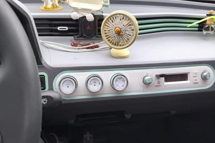 Used Wuling Hongguang MINIEV 2021 Macaron Fashion Edition Lithium-Ion Battery Audio And AC Panel