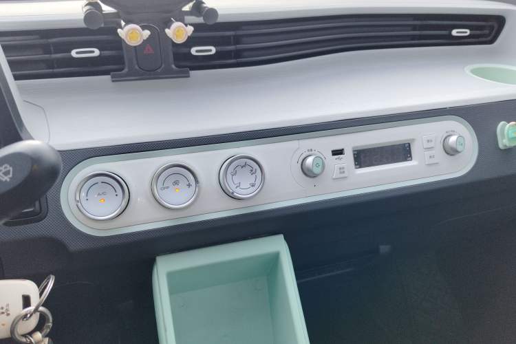 Used Wuling Hongguang MINIEV 2021 Macaron Premium Model – Lithium Iron Phosphate Audio And AC Panel