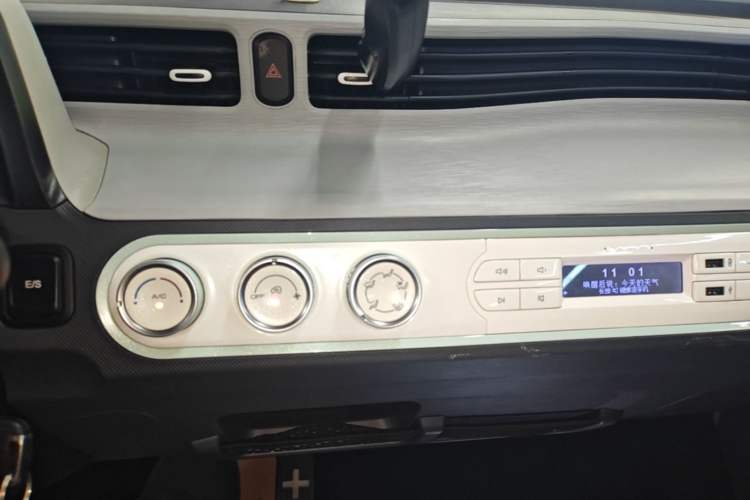 Used Wuling Hongguang MINIEV 2021 Macaron Premium Model – Lithium Iron Phosphate Audio And AC Panel