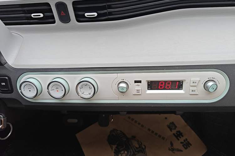 Used Wuling Hongguang MINIEV 2021 Macaron Premium Model – Lithium Iron Phosphate Audio And AC Panel