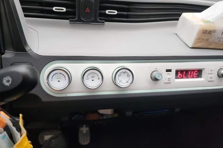 Used Wuling Hongguang MINIEV 2021 Macaron Premium Model – Lithium-NMC Audio And AC Panel