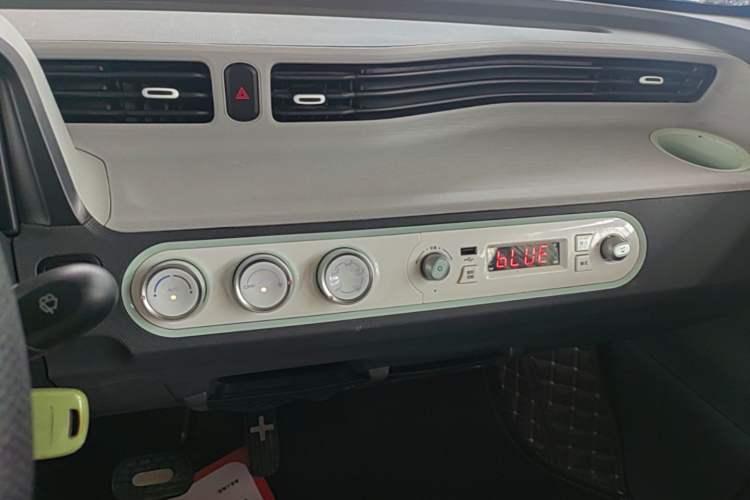 Used Wuling Hongguang MINIEV 2021 Macaron Fashion Edition Lithium-Ion Battery Audio And AC Panel