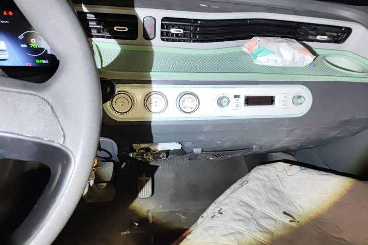 Used Wuling Hongguang MINIEV 2021 Macaron Fashion Model Lithium Iron Phosphate Audio And AC Panel