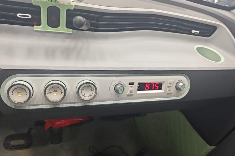 Used Wuling Hongguang MINIEV 2021 Macaron Fashion Edition Lithium-Ion Battery Audio And AC Panel