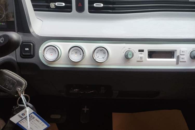 Used Wuling Hongguang MINIEV 2021 Macaron Premium Model – Lithium Iron Phosphate Audio And AC Panel
