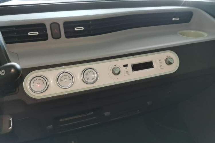 Used Wuling Hongguang MINIEV 2021 Macaron Fashion Edition Lithium-Ion Battery Audio And AC Panel