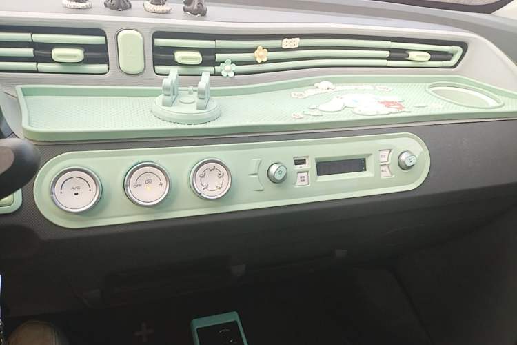 Used Wuling Hongguang MINIEV 2021 Macaron Fashion Model Lithium Iron Phosphate Audio And AC Panel