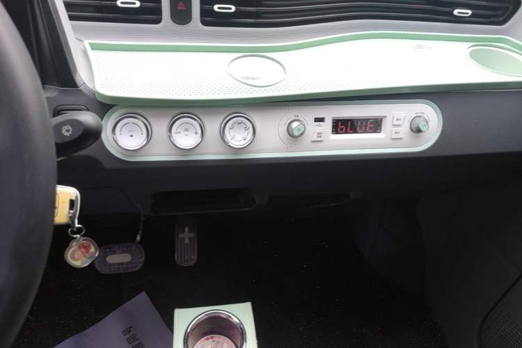 Used Wuling Hongguang MINIEV 2021 Macaron Premium Model – Lithium Iron Phosphate Audio And AC Panel