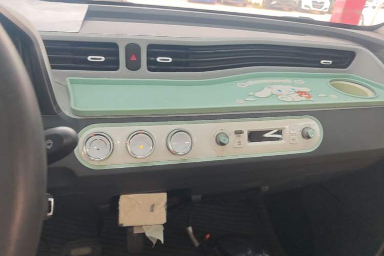 Used Wuling Hongguang MINIEV 2021 Macaron Premium Model – Lithium Iron Phosphate Audio And AC Panel