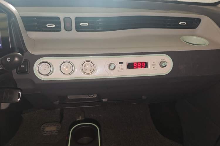 Used Wuling Hongguang MINIEV 2021 Macaron Premium Model – Lithium Iron Phosphate Audio And AC Panel
