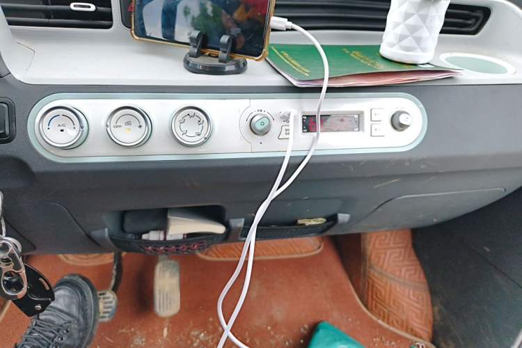 Used Wuling Hongguang MINIEV 2021 Macaron Premium Model – Lithium-NMC Audio And AC Panel