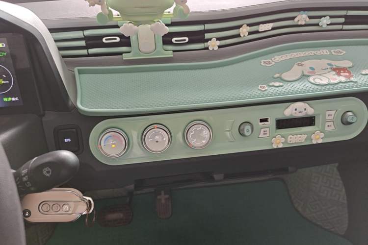 Used Wuling Hongguang MINIEV 2021 Macaron Premium Model – Lithium Iron Phosphate Audio And AC Panel