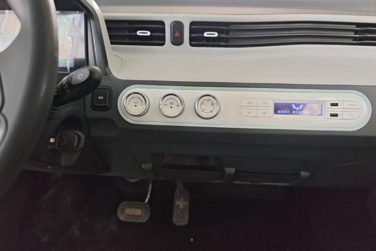 Used Wuling Hongguang MINIEV 2021 Macaron Premium Model – Lithium Iron Phosphate Audio And AC Panel