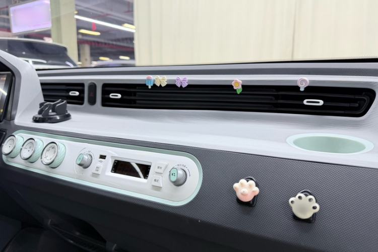 Used Wuling Hongguang MINIEV 2021 Macaron Premium Model – Lithium Iron Phosphate Audio And AC Panel