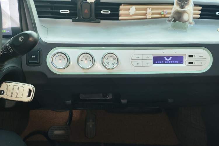 Used Wuling Hongguang MINIEV 2021 Macaron Premium Model – Lithium Iron Phosphate Audio And AC Panel