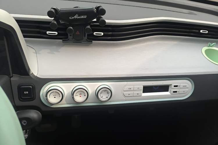 Used Wuling Hongguang MINIEV 2021 Macaron Fashion Model Lithium Iron Phosphate Audio And AC Panel