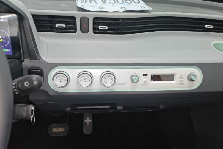 Used Wuling Hongguang MINIEV 2021 Macaron Premium Model – Lithium Iron Phosphate Audio And AC Panel