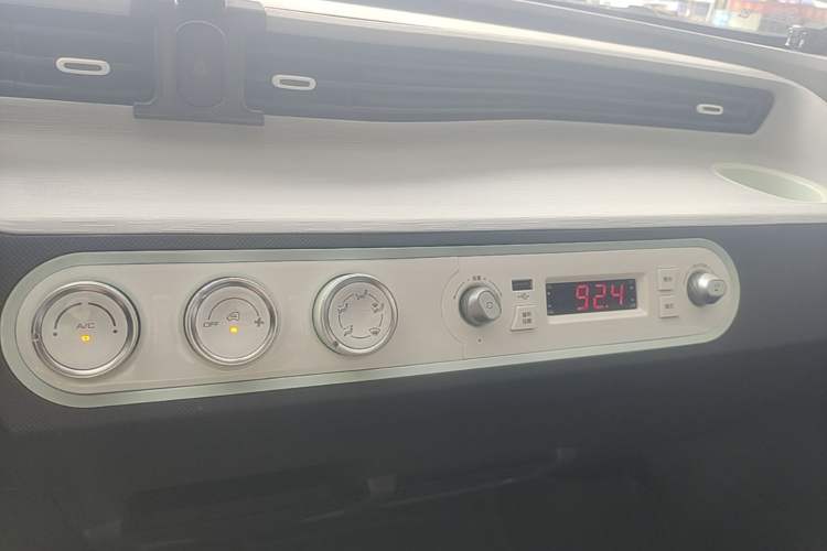 Used Wuling Hongguang MINIEV 2021 Macaron Premium Model – Lithium-NMC Audio And AC Panel