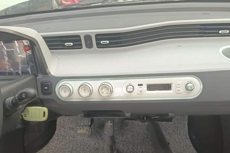Used Wuling Hongguang MINIEV 2021 Macaron Fashion Model Lithium Iron Phosphate Audio And AC Panel