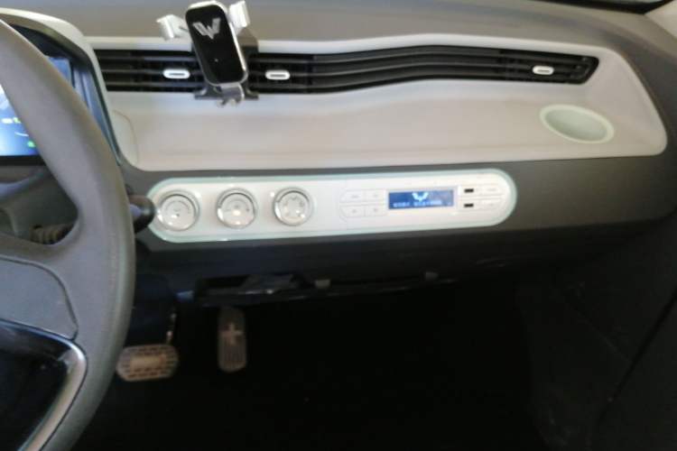 Used Wuling Hongguang MINIEV 2021 Macaron Premium Model – Lithium Iron Phosphate Audio And AC Panel