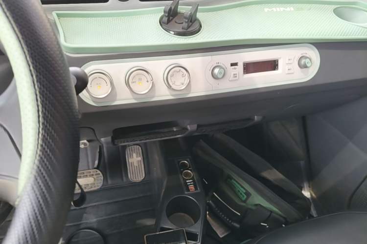 Used Wuling Hongguang MINIEV 2021 Macaron Fashion Model Lithium Iron Phosphate Audio And AC Panel