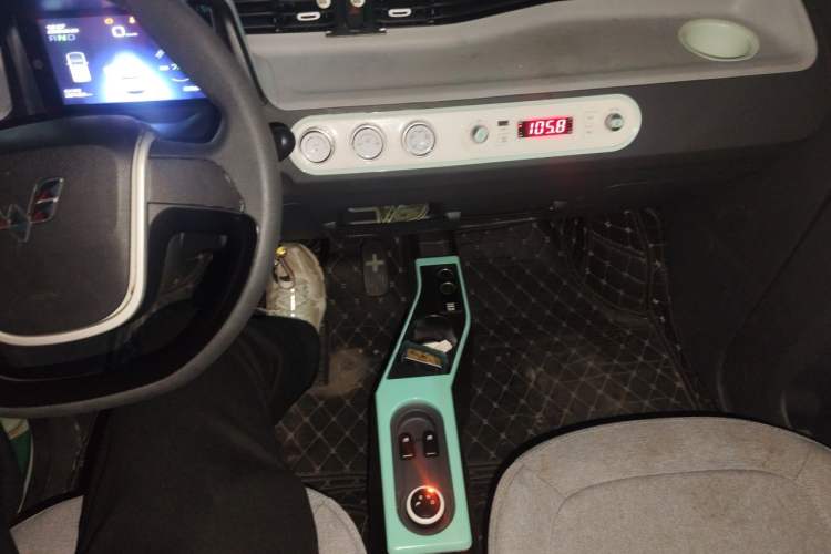 Used Wuling Hongguang MINIEV 2021 Macaron Fashion Model Lithium Iron Phosphate Audio And AC Panel