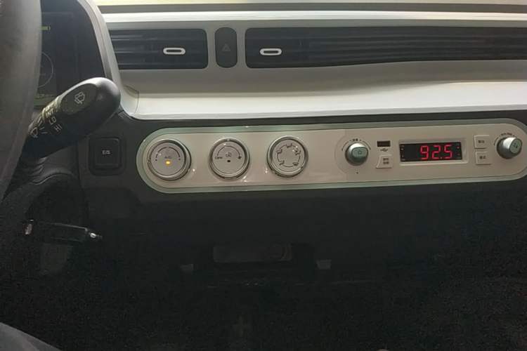 Used Wuling Hongguang MINIEV 2021 Macaron Fashion Model Lithium Iron Phosphate Audio And AC Panel