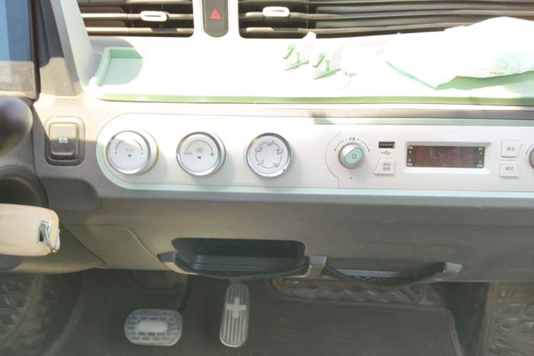 Used Wuling Hongguang MINIEV 2021 Macaron Sandwich Model 120 km Lithium Iron Phosphate Audio And AC Panel