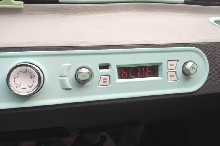 Used Wuling Hongguang MINIEV 2021 Macaron Fashion Model Lithium Iron Phosphate Audio And AC Panel