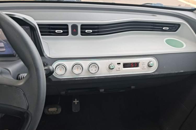 Used Wuling Hongguang MINIEV 2021 Macaron Fashion Model Lithium Iron Phosphate Audio And AC Panel