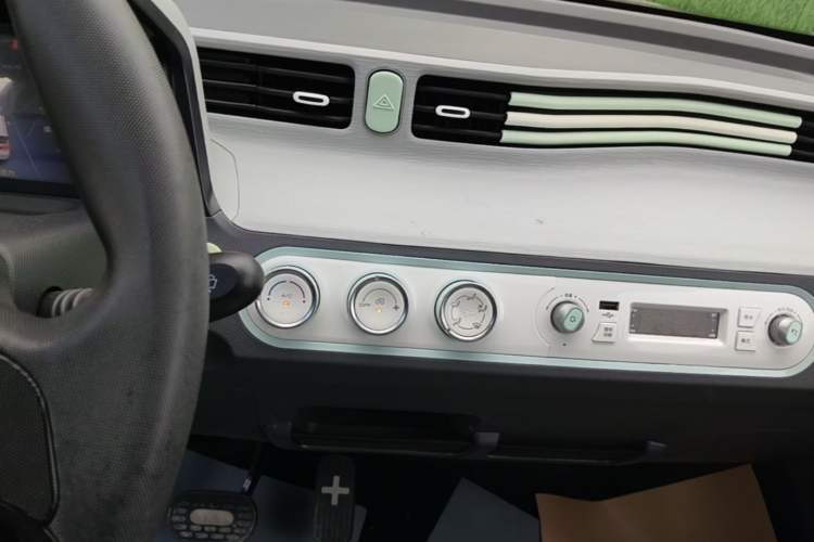 Used Wuling Hongguang MINIEV 2021 Macaron Fashion Model Lithium Iron Phosphate Audio And AC Panel