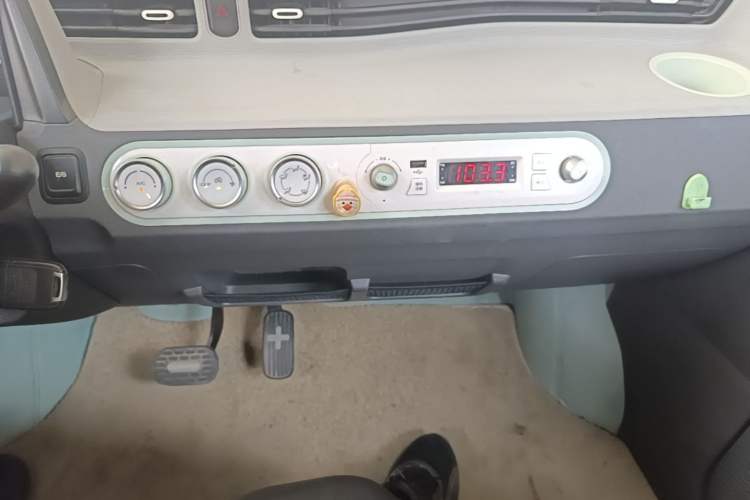 Used Wuling Hongguang MINIEV 2021 Macaron Sandwich Model 170 km Lithium Iron Phosphate Audio And AC Panel