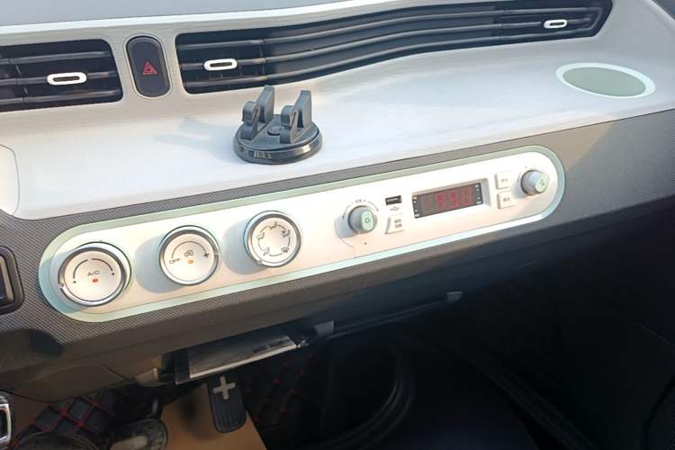 Used Wuling Hongguang MINIEV 2021 Macaron Fashion Model Lithium Iron Phosphate Audio And AC Panel