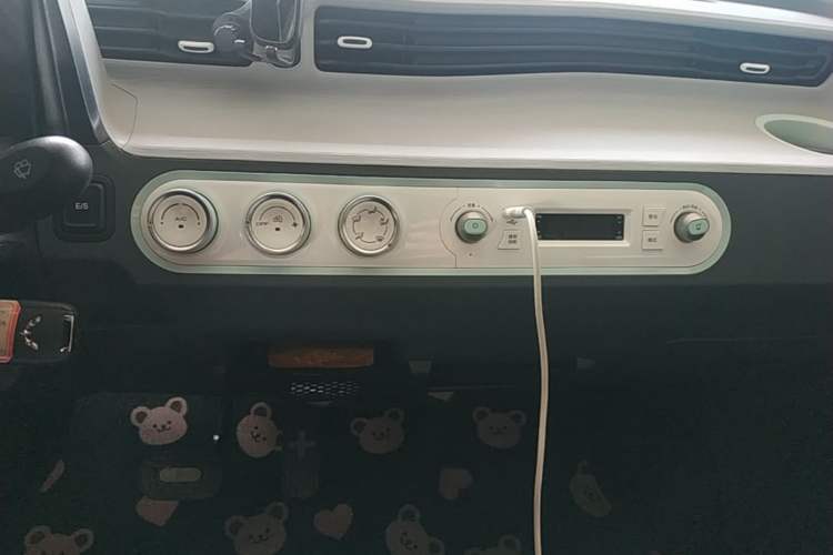 Used Wuling Hongguang MINIEV 2021 Macaron Premium Model – Lithium Iron Phosphate Audio And AC Panel