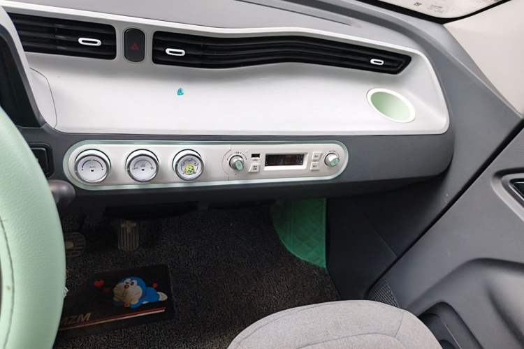 Used Wuling Hongguang MINIEV 2021 Macaron Premium Model – Lithium Iron Phosphate Audio And AC Panel