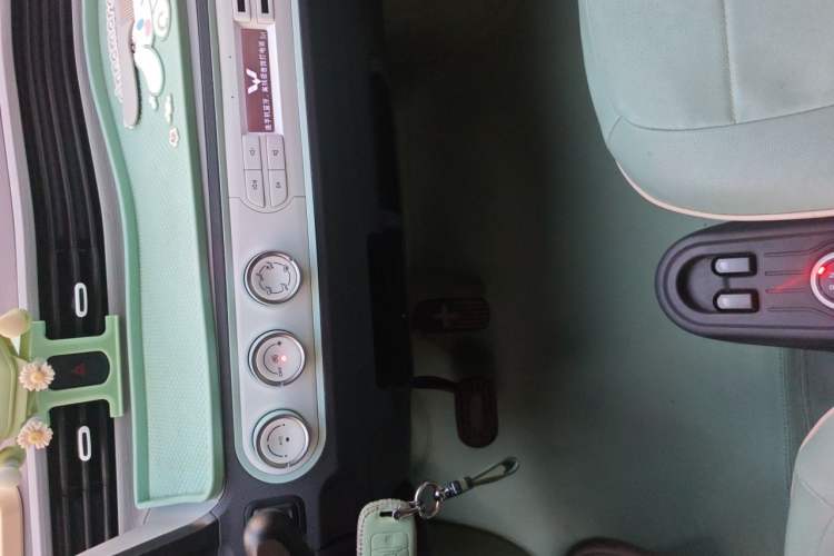 Used Wuling Hongguang MINIEV 2021 Macaron Premium Model – Lithium Iron Phosphate Audio And AC Panel