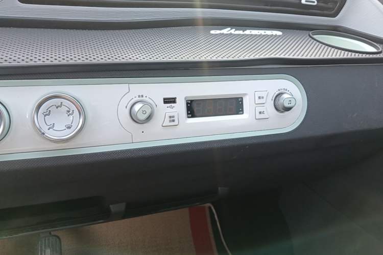 Used Wuling Hongguang MINIEV 2021 Macaron Premium Model – Lithium-NMC Audio And AC Panel