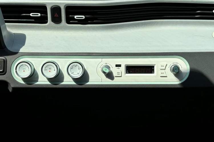Used Wuling Hongguang MINIEV 2021 Macaron Premium Model – Lithium Iron Phosphate Audio And AC Panel