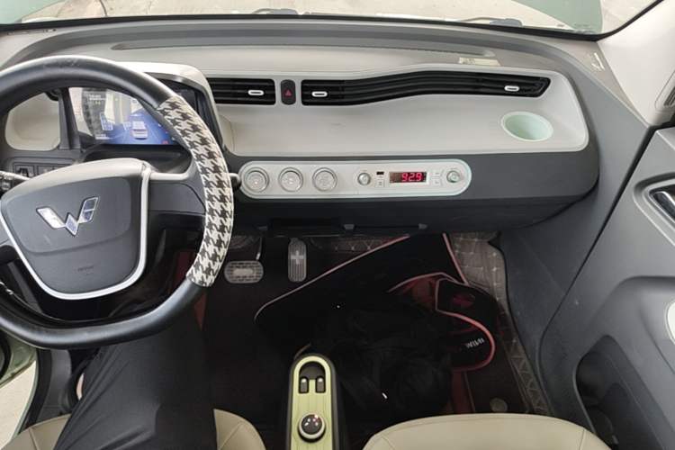 Used Wuling Hongguang MINIEV 2021 Macaron Fashion Edition Lithium-Ion Battery Audio And AC Panel