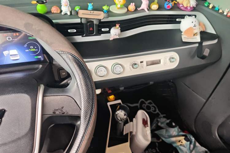 Used Wuling Hongguang MINIEV 2021 Macaron Premium Model – Lithium Iron Phosphate Audio And AC Panel