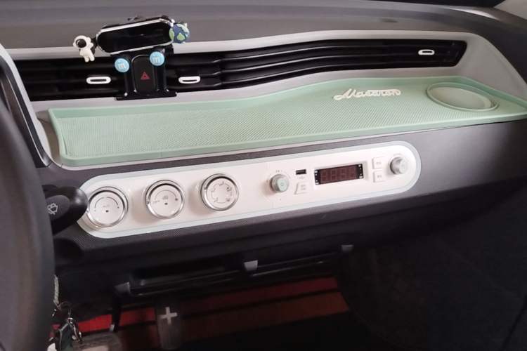 Used Wuling Hongguang MINIEV 2021 Macaron Fashion Model Lithium Iron Phosphate Audio And AC Panel